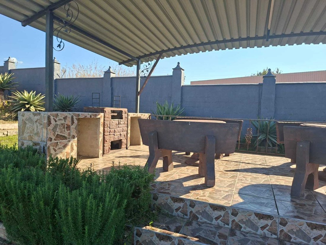 Townhouse in Amiel Park, Pioneer Park, KwaZulu-Natal 5 - 18083615