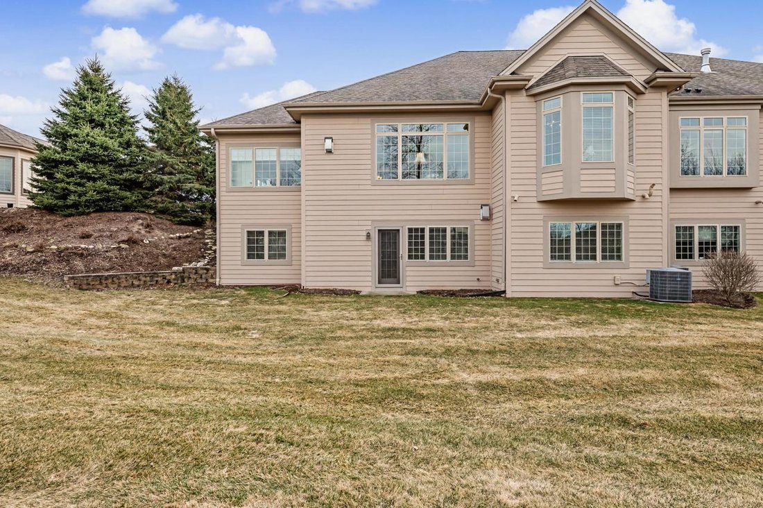 Condo in Pewaukee, Wisconsin, United States 2 - 18086429