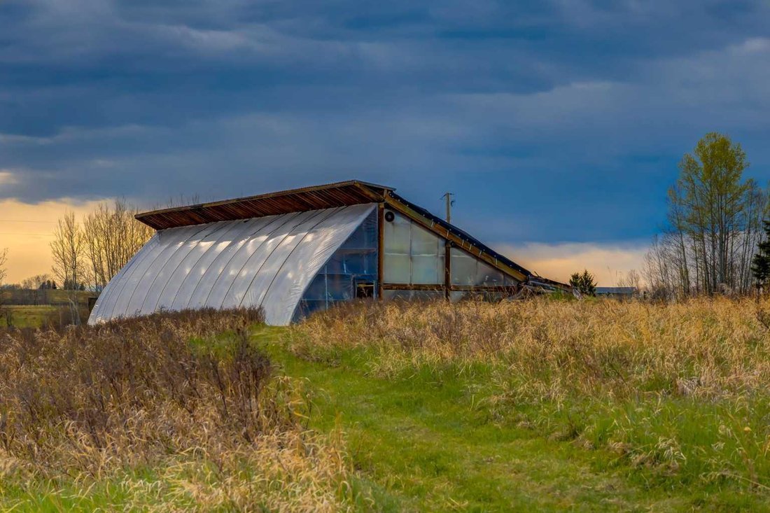 House in Calgary, Alberta, Canada 3 - 18083375