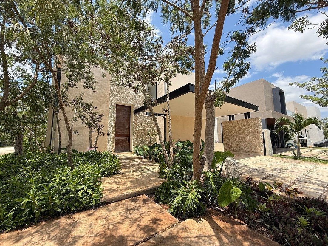House in Yucatán Country Club, Yucatan, Mexico 2 - 18073434