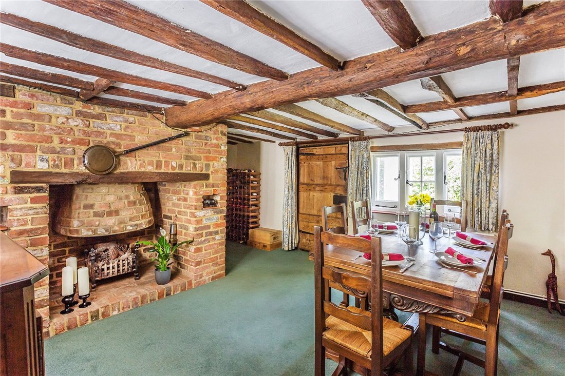 House in Lower Bourne, England 4 - 18081221