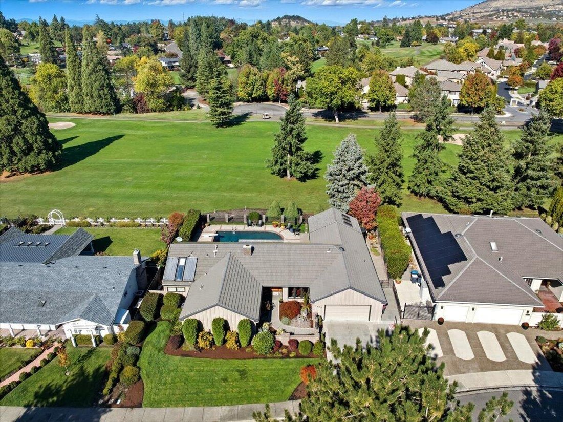 House in Medford, Oregon, United States 1 - 18088396
