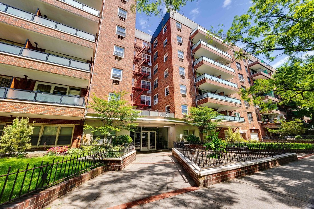 Co Op in New York, New York, United States 3 - 18082913