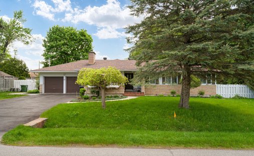 House in Beaconsfield, Quebec, Canada 1