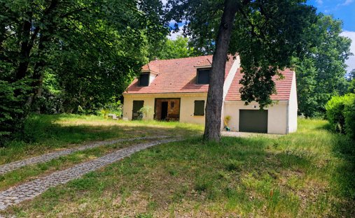 House in Jouars-Pontchartrain, Ile-de-France, France 1
