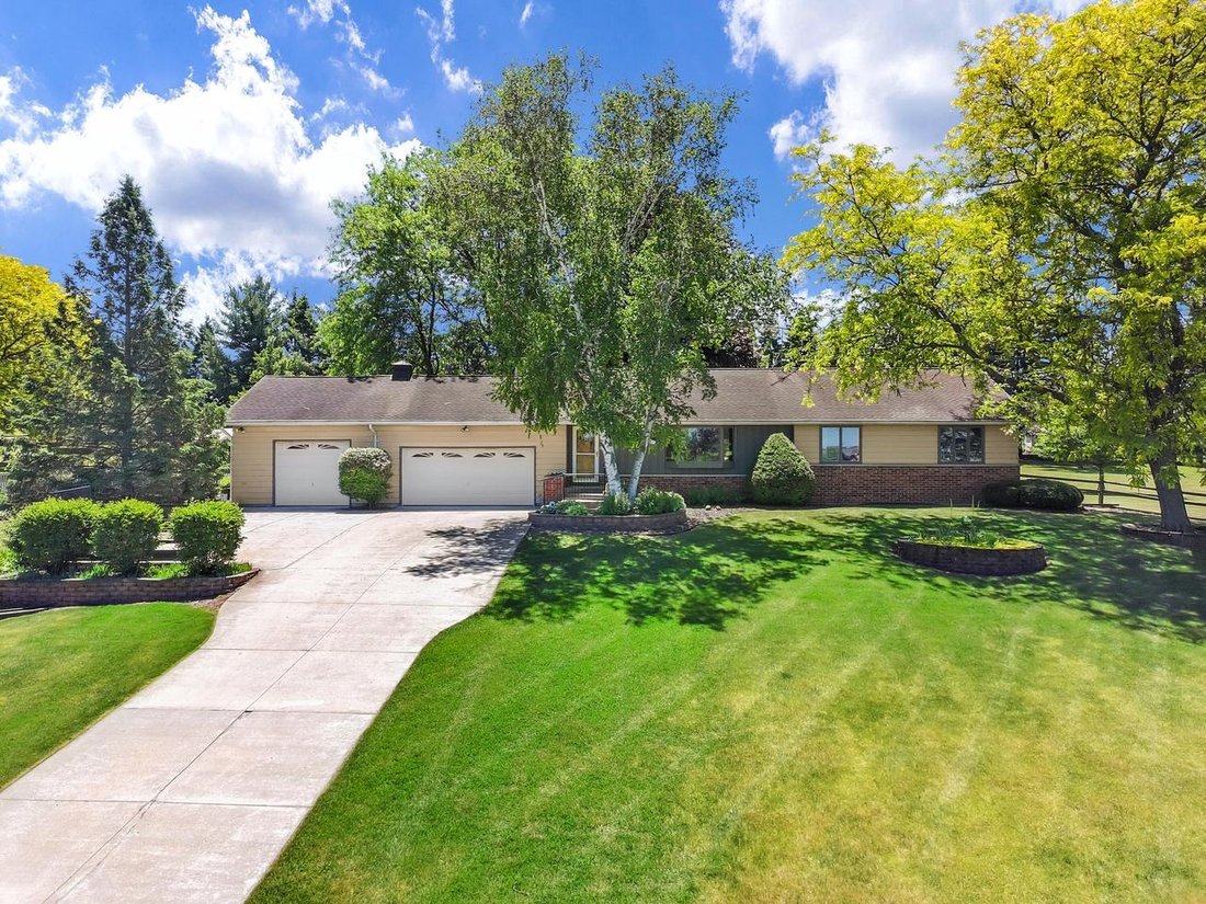 House in Mukwonago, Wisconsin, United States 1 - 18086444