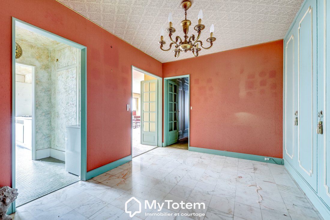 Apartment in Domaine National du Château, Versailles, France 4 - 18082175