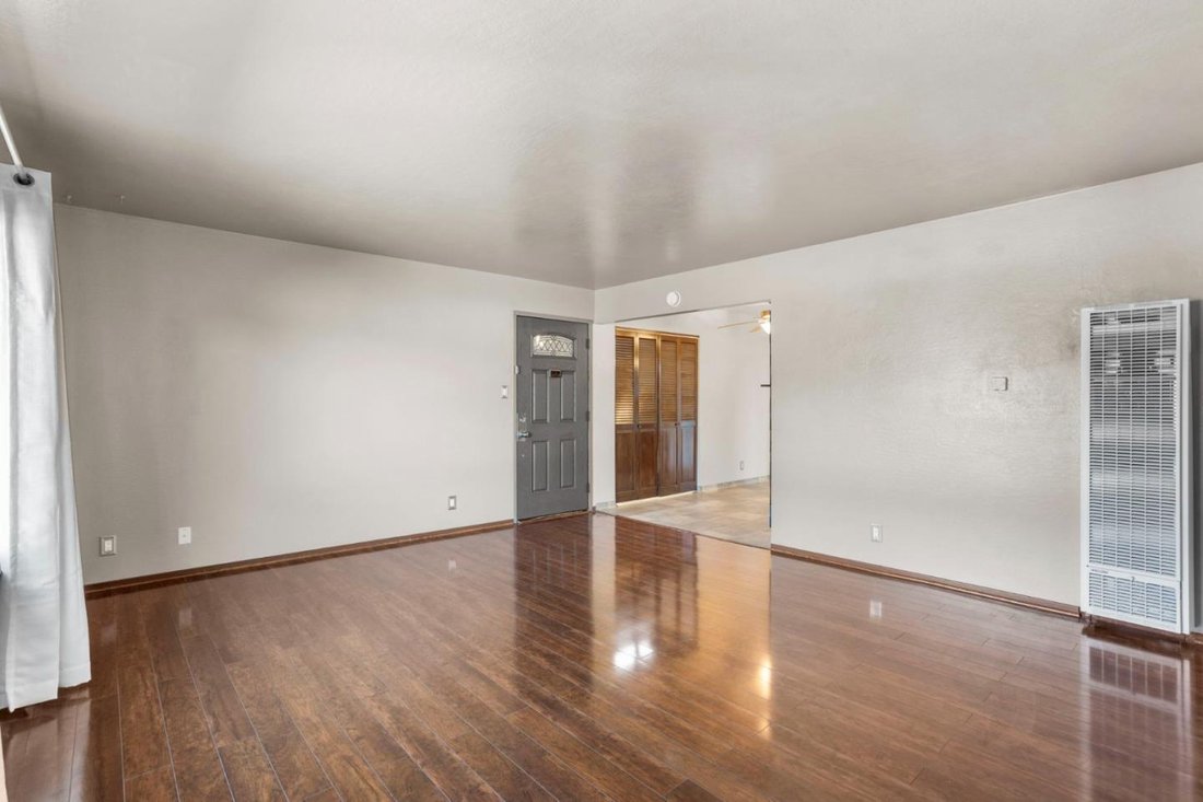 Hayward, California, United States 3 - 18086614
