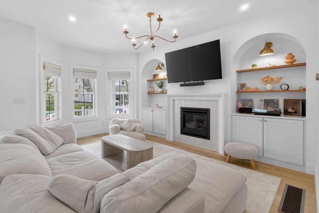 Condo in Medford, Massachusetts, United States 1 - 17800585