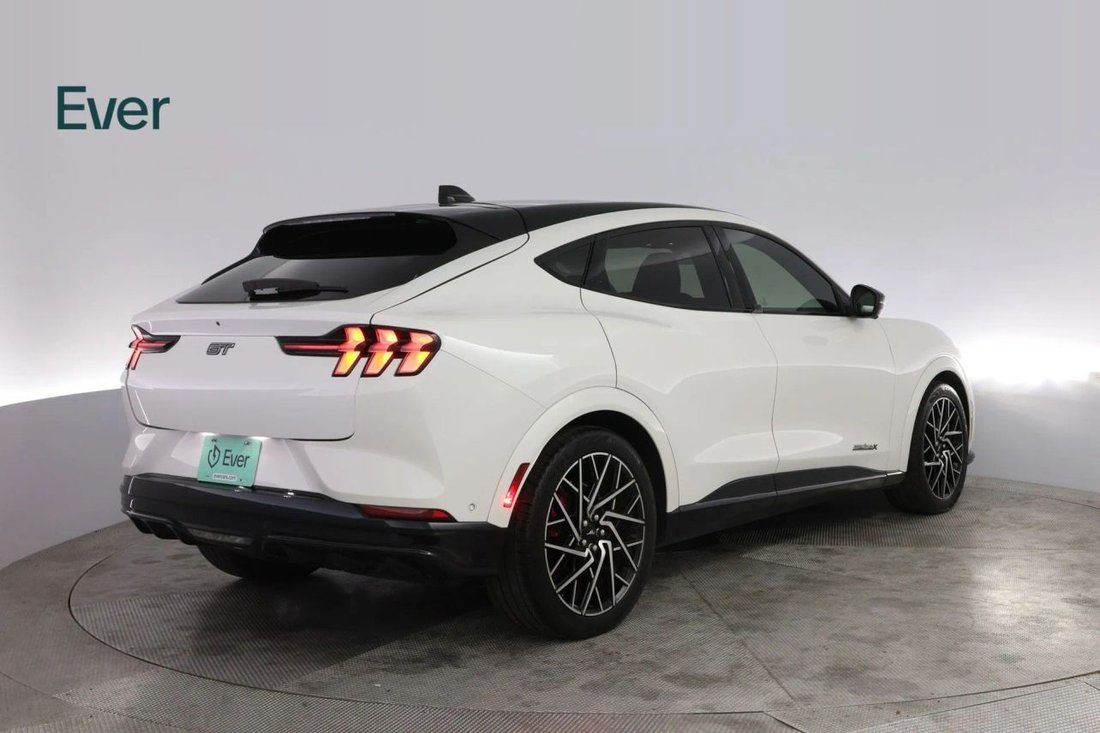 Suv in San Francisco, CA, United States 3 - 17989898