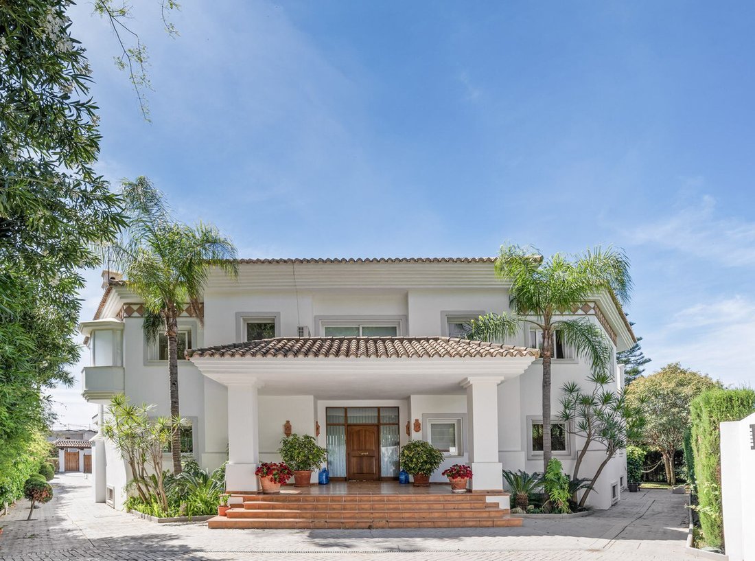 Villa in Palma-Palmilla, Malaga, Spain 2 - 18083351