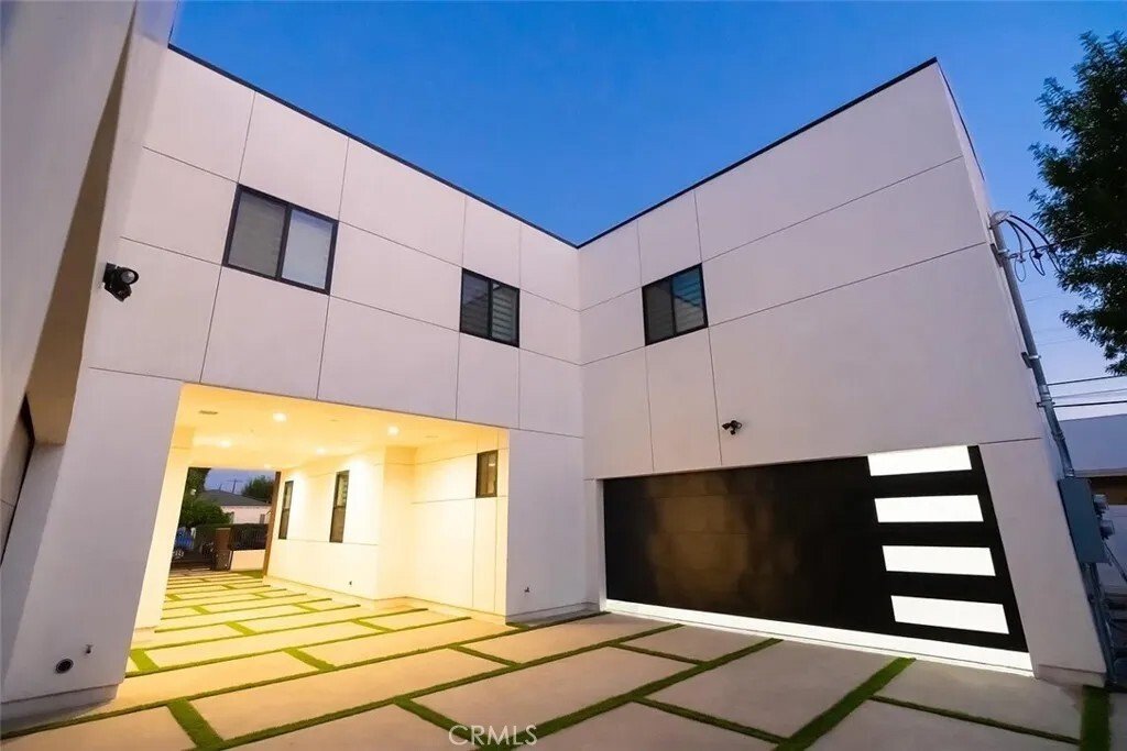 Los Angeles, California, United States 5 - 18081837