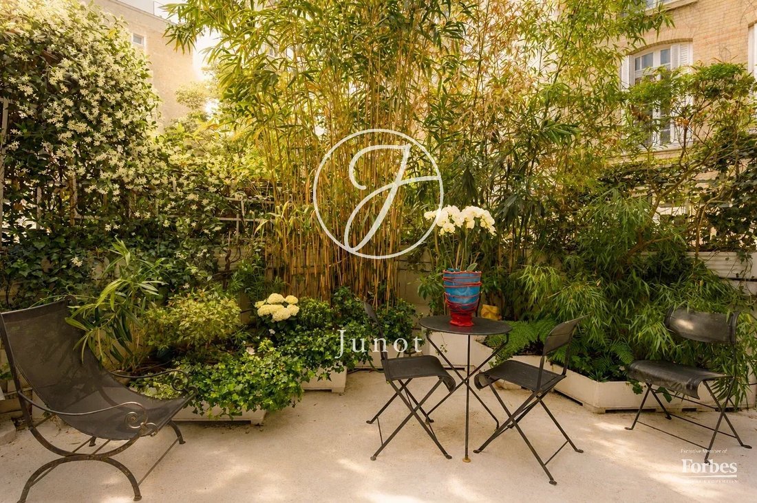 Apartment in Parc Monceau, Paris 8e Arrondissement, Paris 2 - 18083312