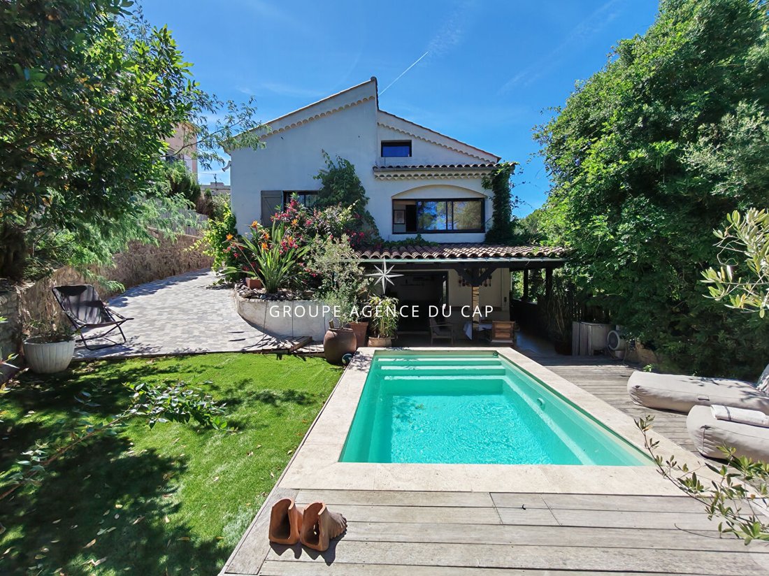 Villa in Frejus, Provence-Alpes-Côte d'Azur, France 2 - 17870575