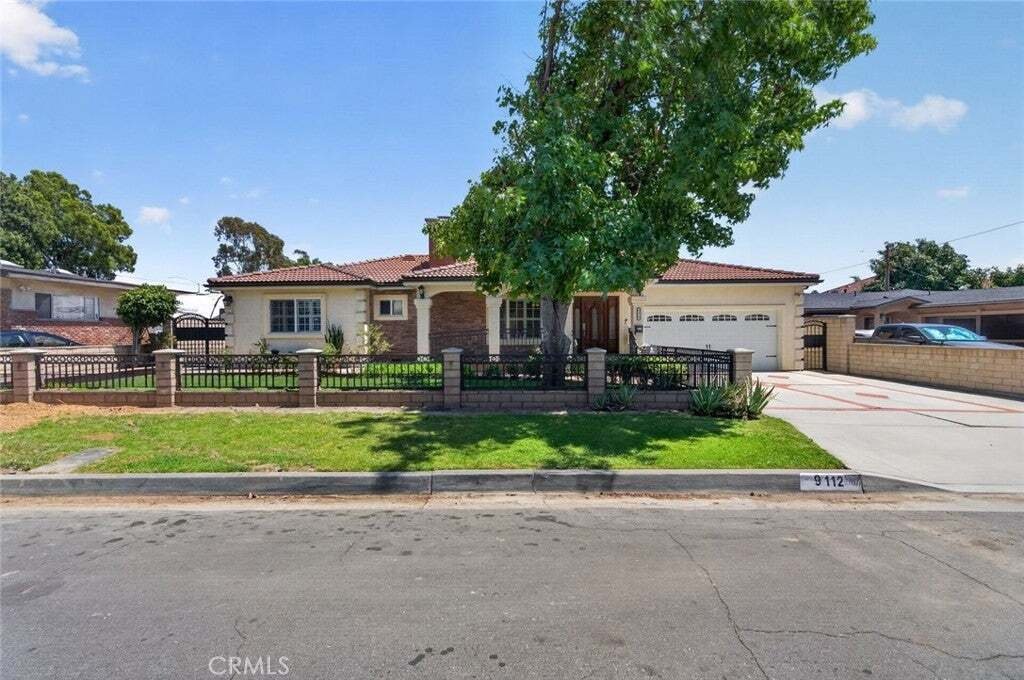 House in Downey, California, United States 2 - 18083711