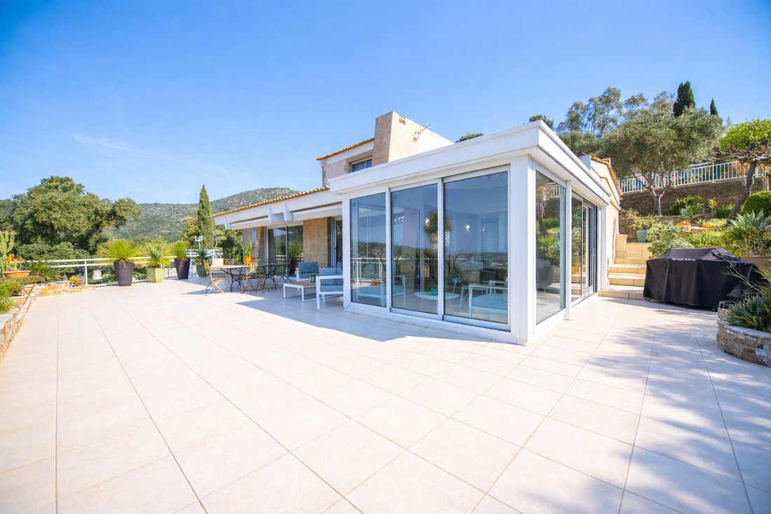 Villa in Le Lavandou, Provence-Alpes-Côte d'Azur, France 2 - 18088229