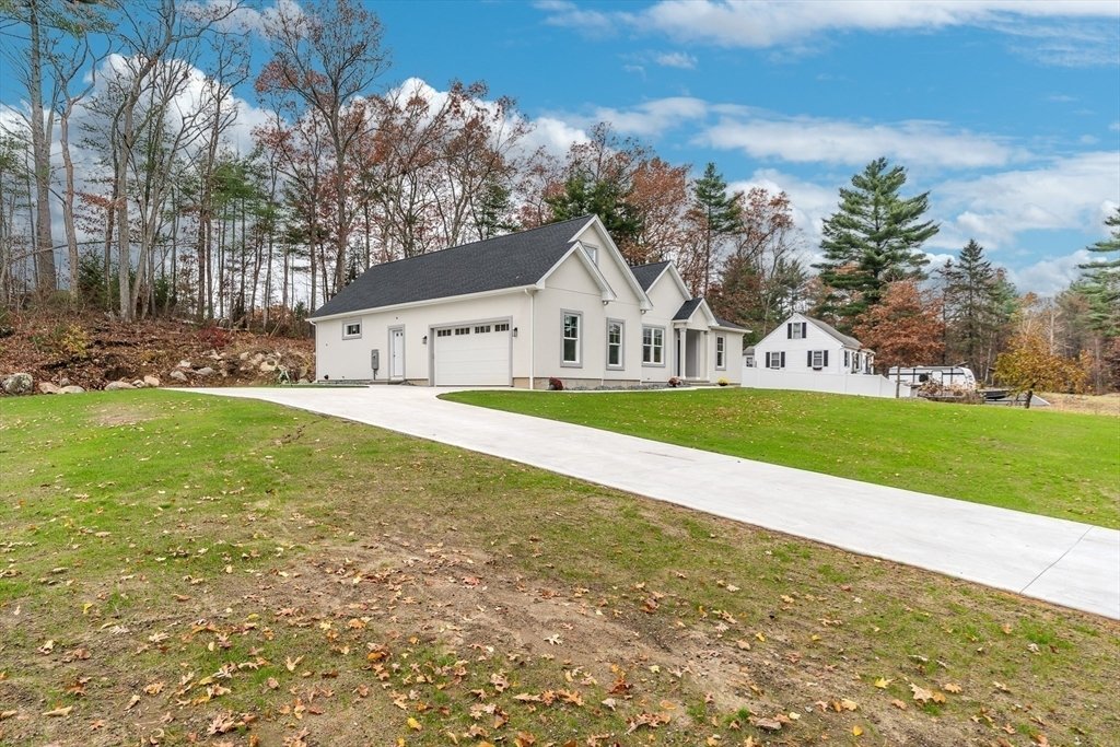 House in Ludlow, Massachusetts, United States 2 - 17211163