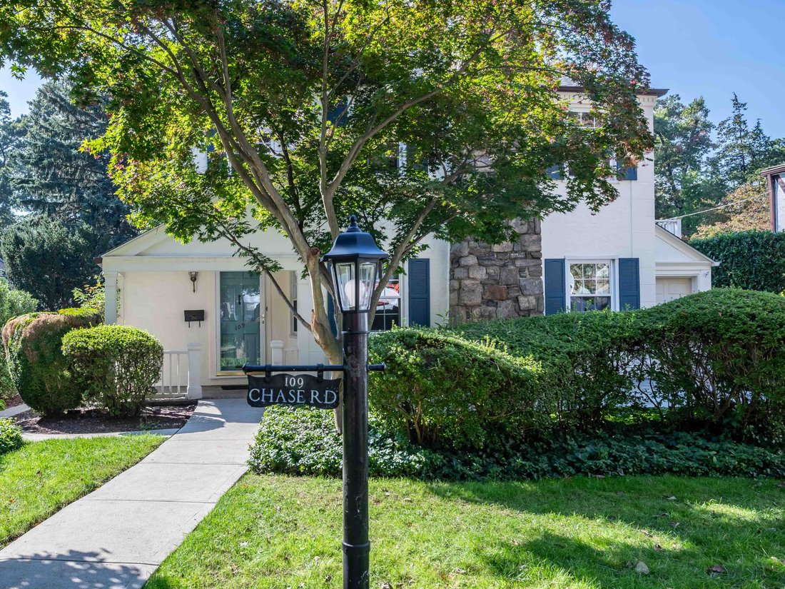 House in Manhasset, New York, United States 1 - 18083267