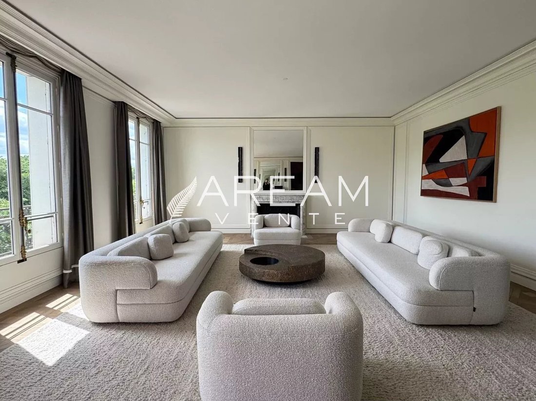 Apartment in Triangle d'Or, Paris 8e Arrondissement, Paris 2 - 18083280