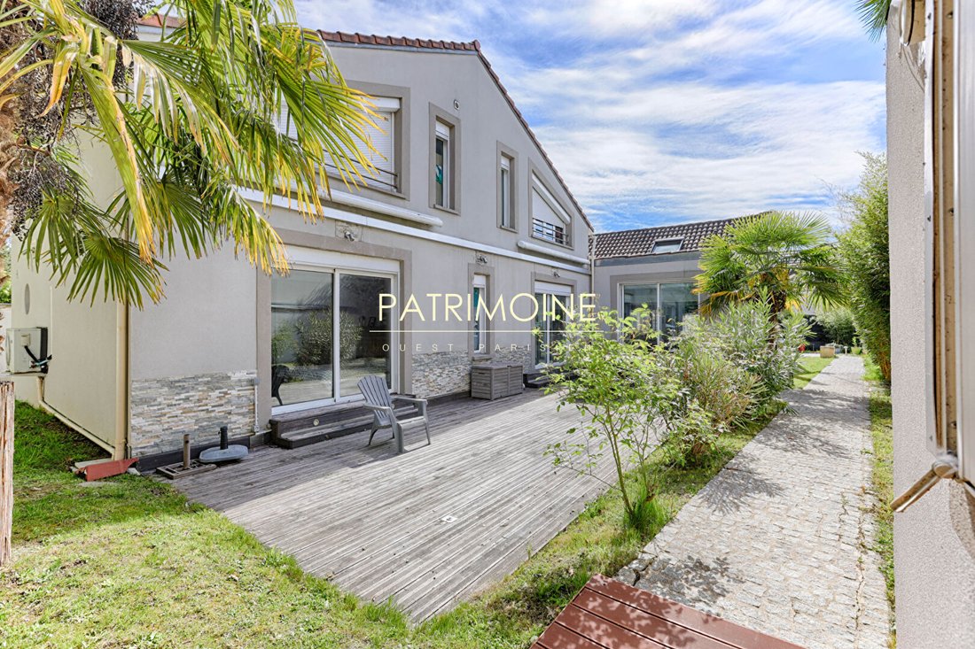Villa in La Queue-en-Brie, Ile-de-France, France 1 - 17431818