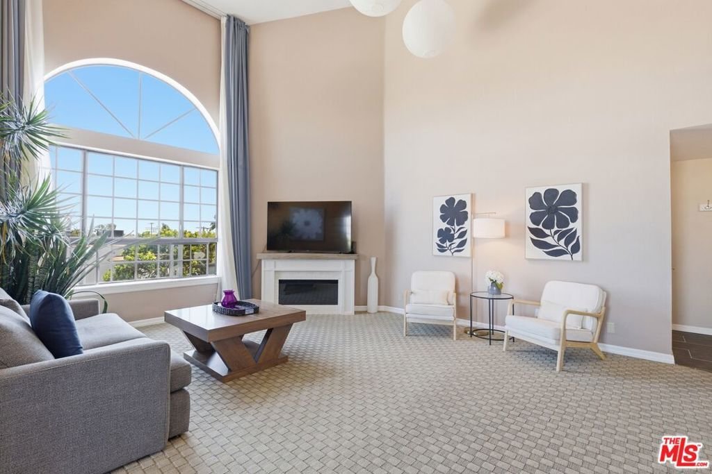 Condo in Los Angeles, California, United States 3 - 18086841