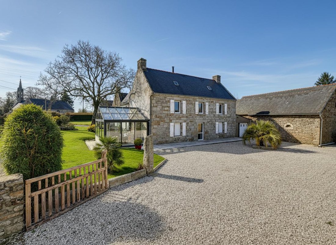Villa in Sud, Scaer, France 1 - 18083606