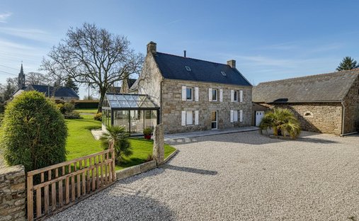 Villa in Sud, Scaer, France 1