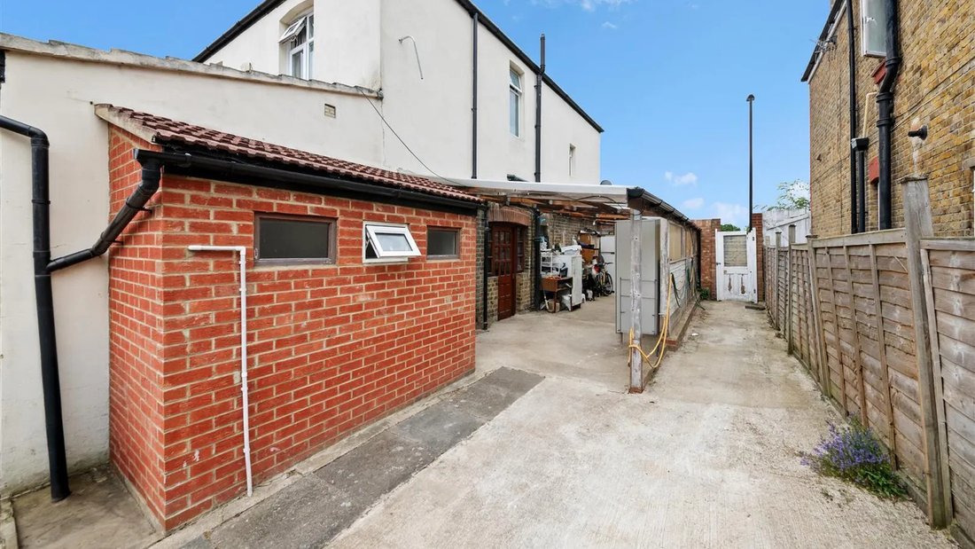 House in Southall, Ealing, England 3 - 18081311