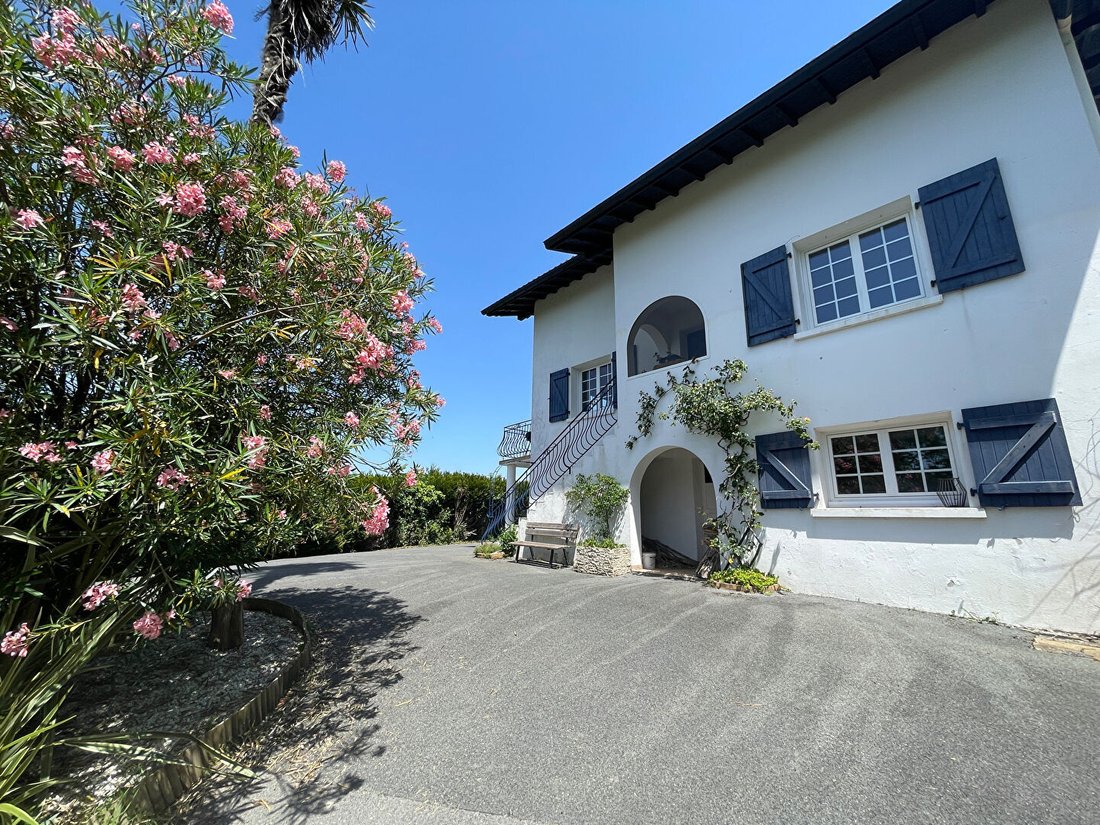Villa in Cambo-les-Bains, Nouvelle-Aquitaine, France 2 - 18083598