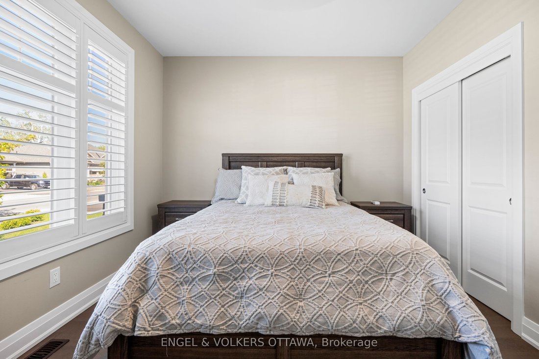 House in Kemptville, Ontario, Canada 5 - 18086555