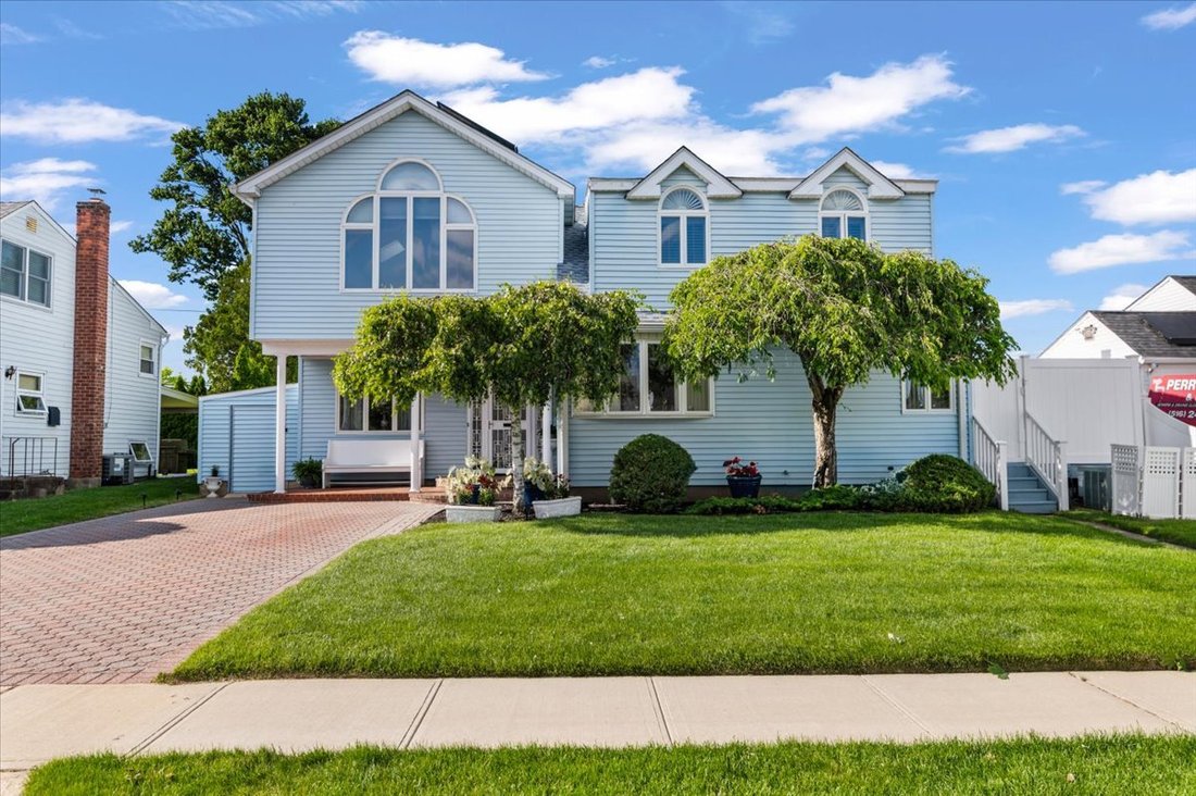 House in Bethpage, New York, United States 2 - 18080888
