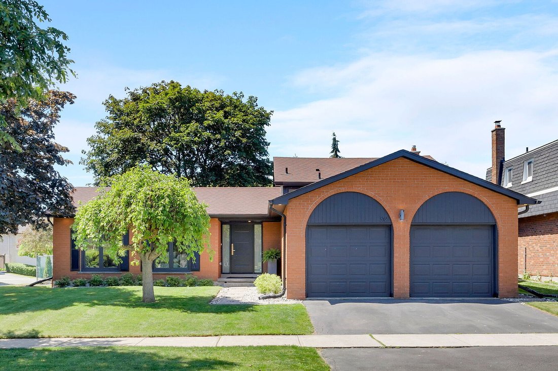 House in Oakville, Ontario, Canada 1 - 18083869