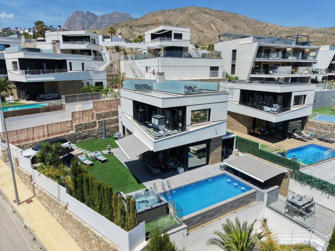 Villa in Finestrat, Valencian Community, Spain 1 - 18085002