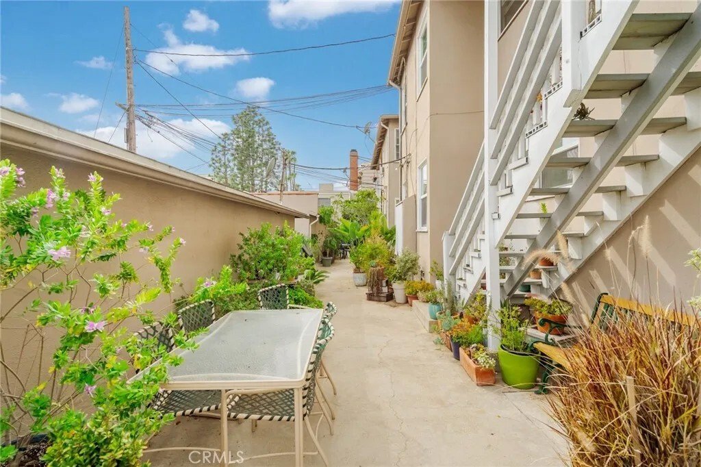 Los Angeles, California, United States 5 - 18081876