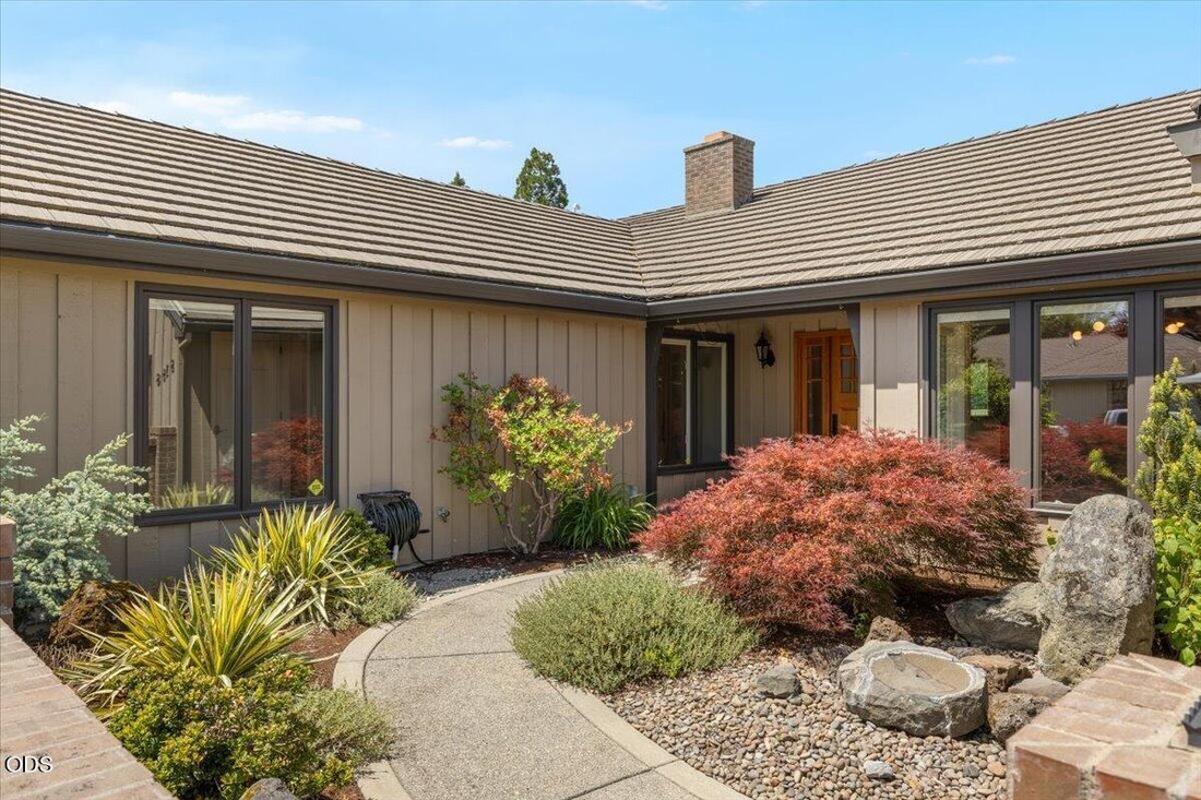House in Medford, Oregon, United States 2 - 18088396