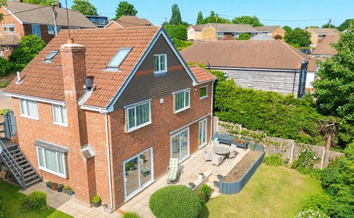 Casa a Upper Hale, Lower Bourne, Inghilterra 1