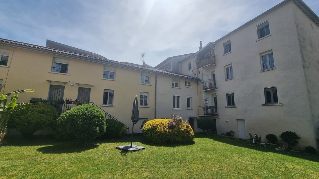 Tarare, Auvergne-Rhône-Alpes, France 1 - 18083475