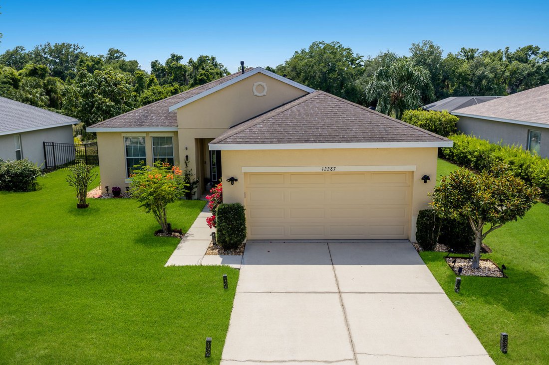 Bradenton, Florida, United States 1 - 18080879