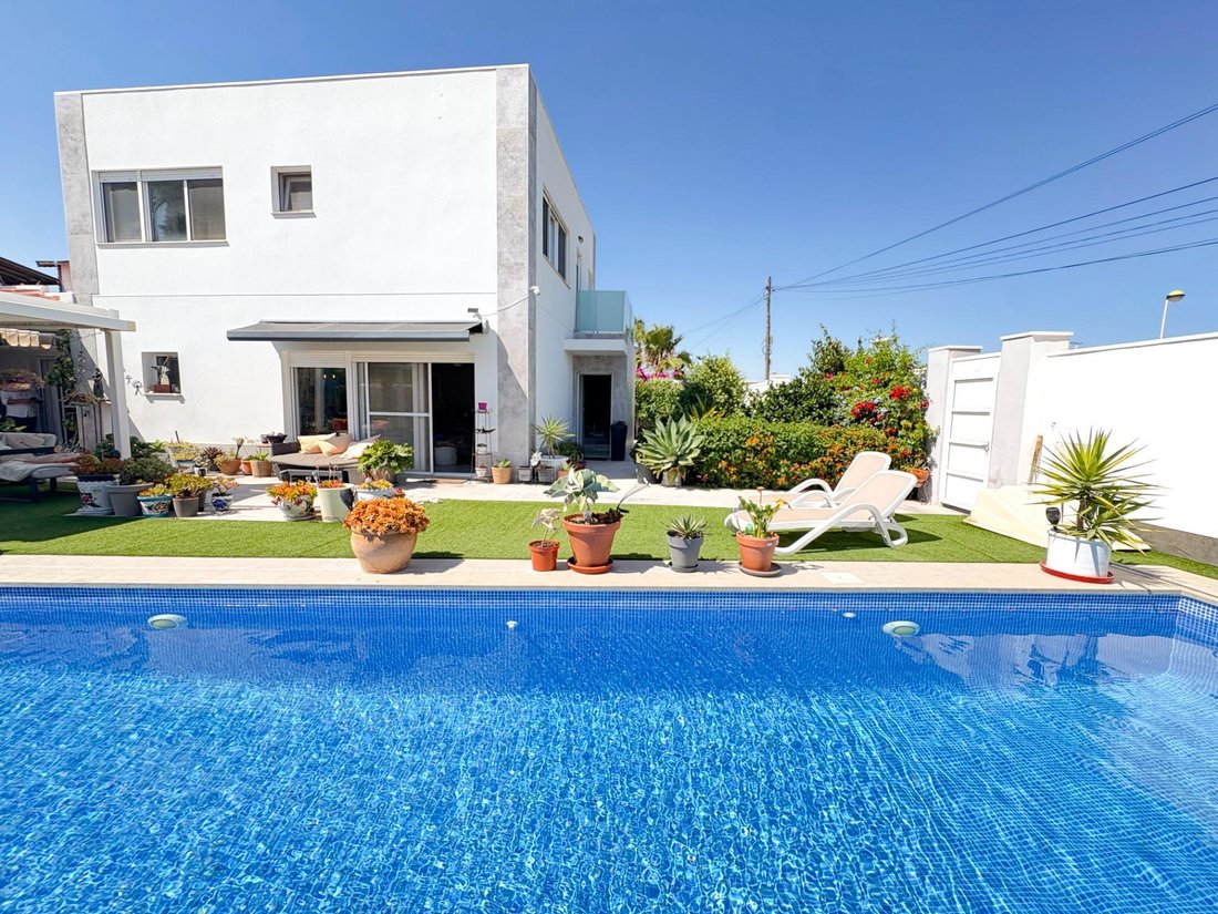 Villa in Torrevieja, Valencian Community, Spain 1 - 18087330