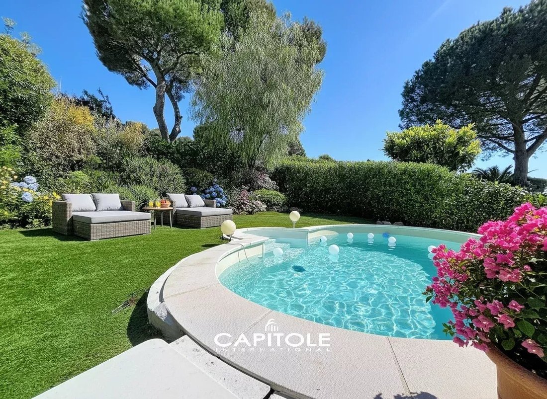 House in Antibes, Provence-Alpes-Côte d'Azur, France 3 - 18084576