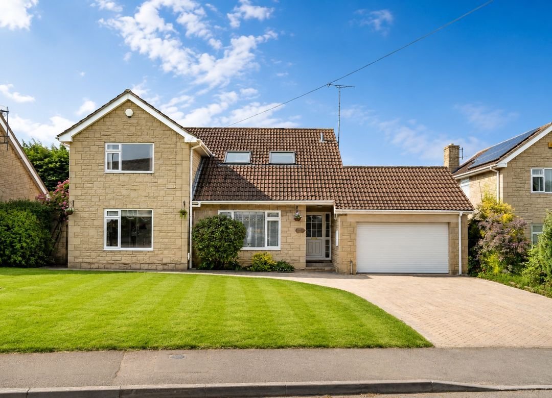House in Bishops Cleeve, Tewkesbury, England 2 - 18084797