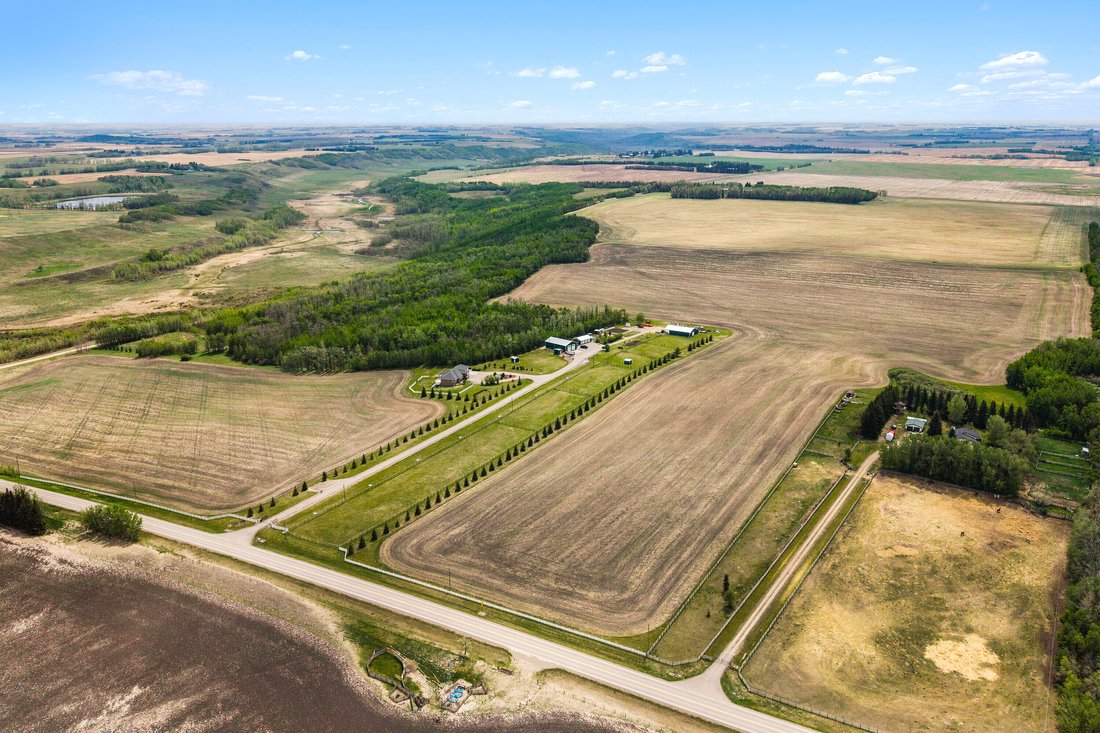 House in Nisbet, Alberta, Canada 2 - 18082870