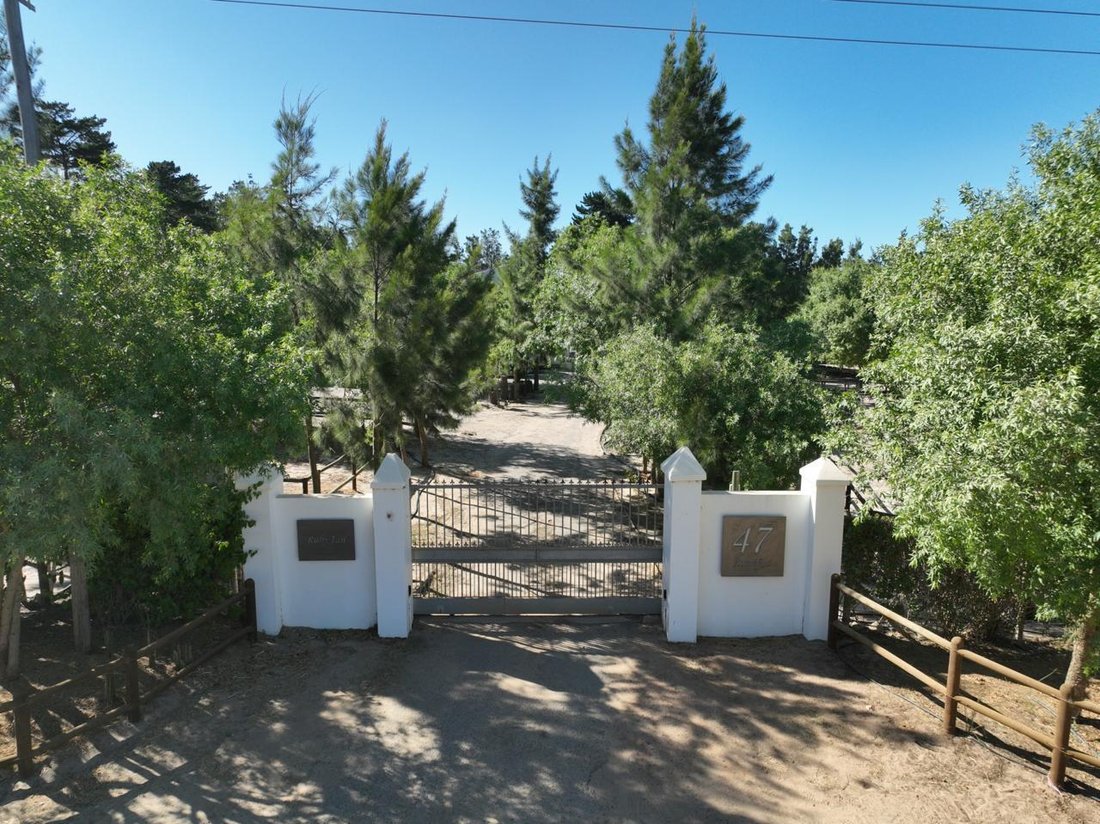 Farm Ranch in Bothasig, Cape Town, South Africa 3 - 18083614