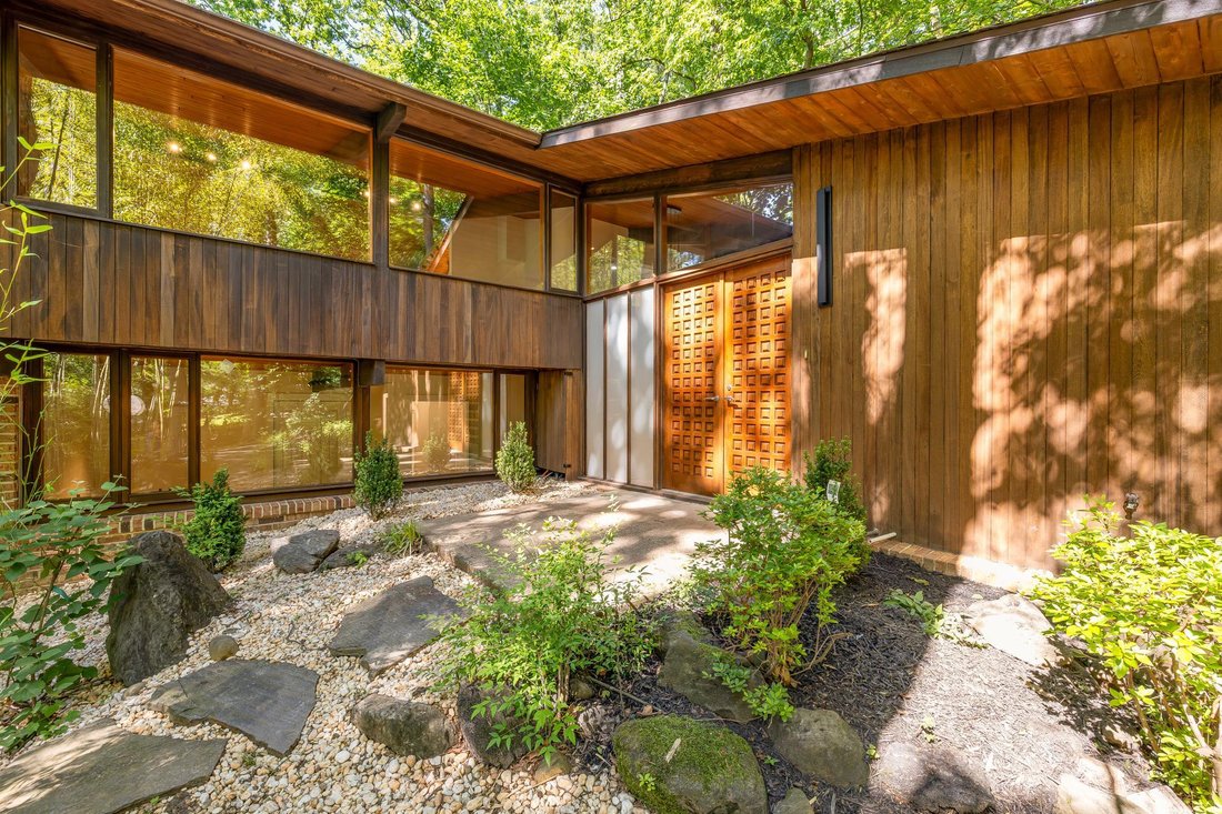 House in Idylwood, Virginia, United States 1 - 17841172