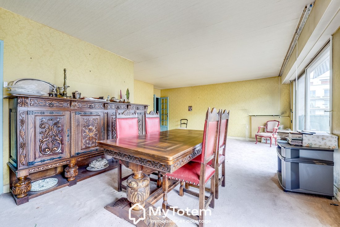 Apartment in Domaine National du Château, Versailles, France 5 - 18082175