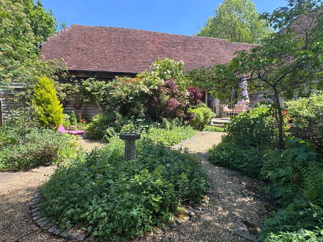 House in Churt, England 5 - 16977893