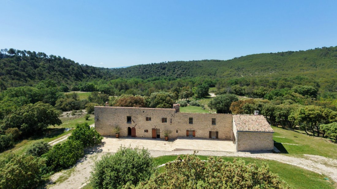 Villa in Beaumont-de-Pertuis, Provence-Alpes-Côte d'Azur, France 1 - 18083538