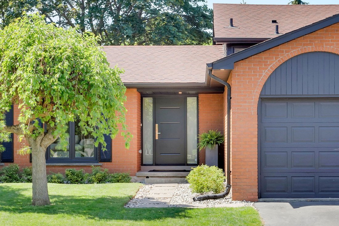 House in Oakville, Ontario, Canada 2 - 18083869