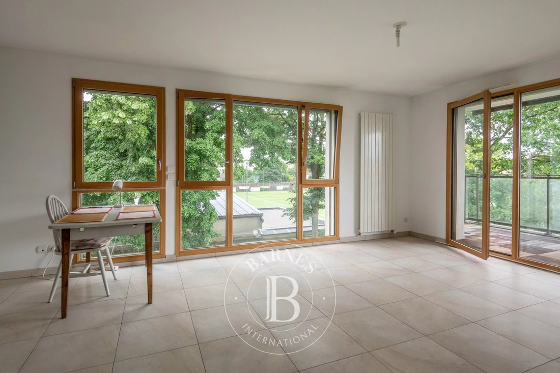 Apartment in Champvert-Point du Jour-Saint Irénée, Lyon 5e Arrondissement, Lyon 5 - 18083309