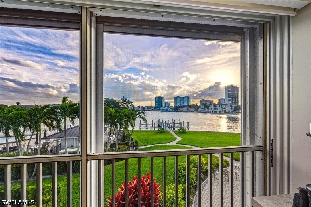 Condo in Naples, Florida, United States 5 - 18088624